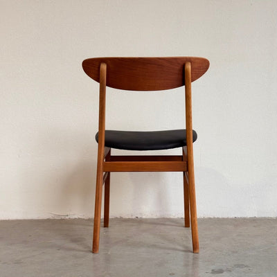 
                  
                    Vintage stoel Farstrup zwart skai - LOUI.STORE
                  
                