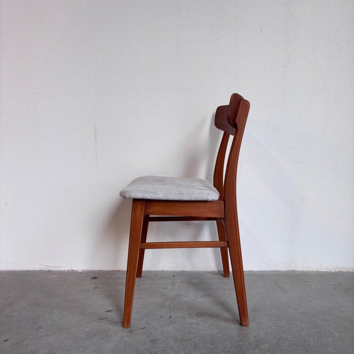 
                  
                    Vintage stoel Findahl teak - LOUI.STORE
                  
                