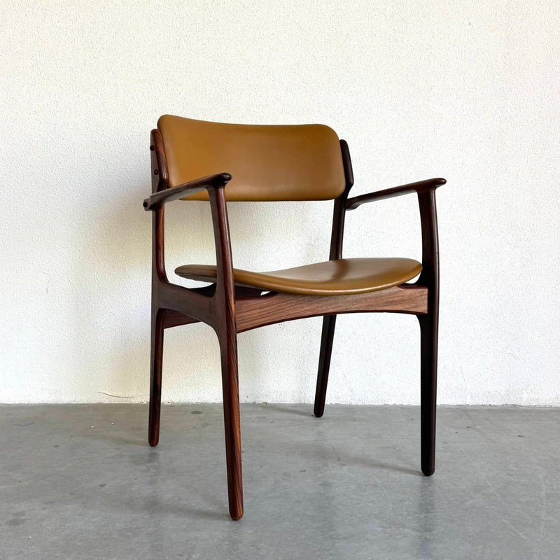 Vintage stoel palissander en skai Erik Buch - LOUI.STORE
