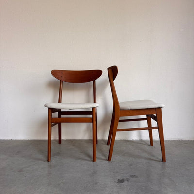 
                  
                    Vintage stoelen Farstrup lichte bekleding 2 stuks - LOUI
                  
                