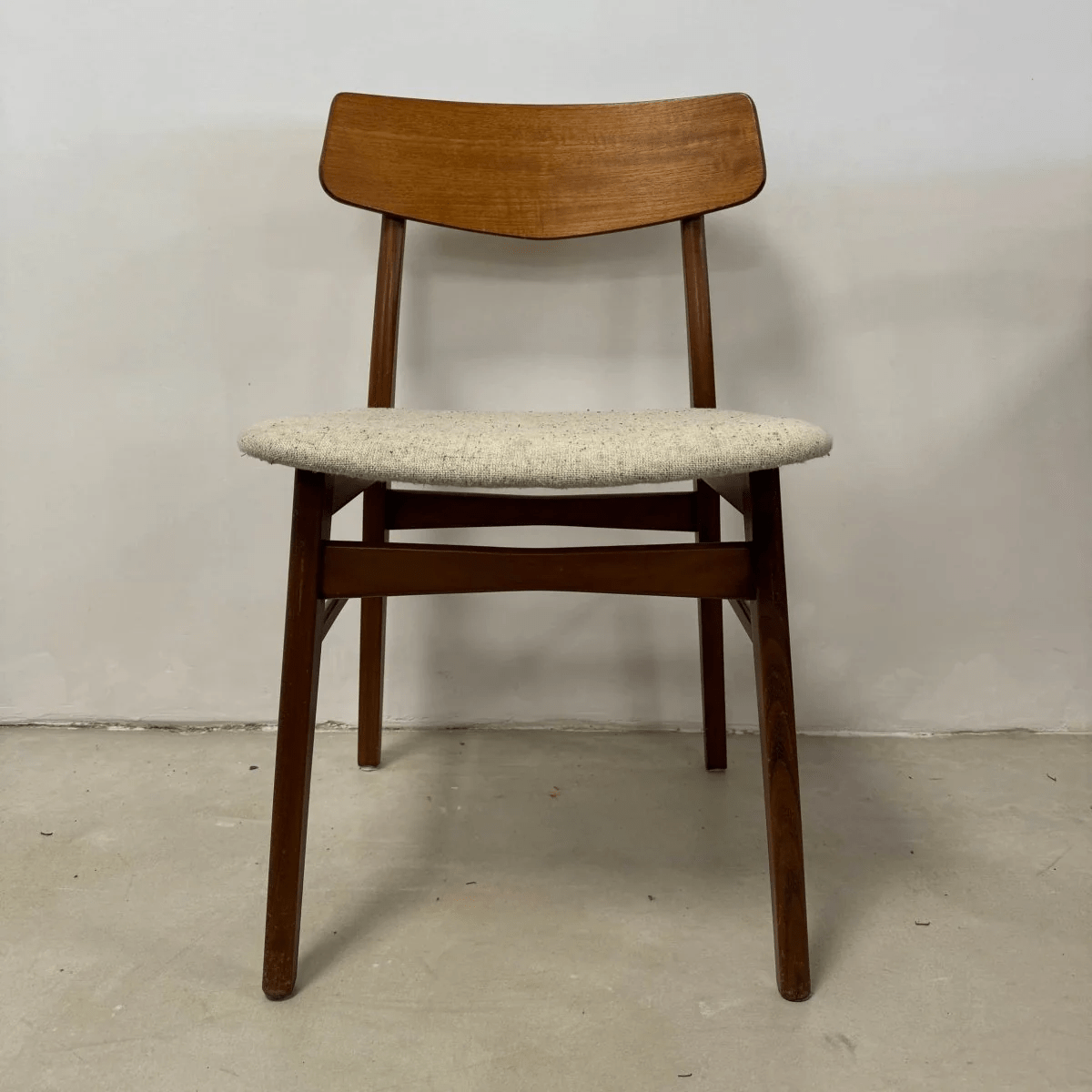 Vintage stoelen nog te bekleden - LOUI.STORE