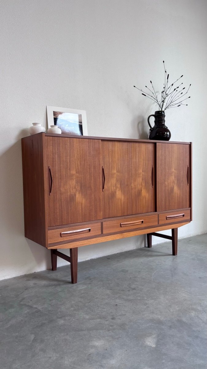 
                  
                    Vintage strak highboard teak - LOUI.STORE
                  
                