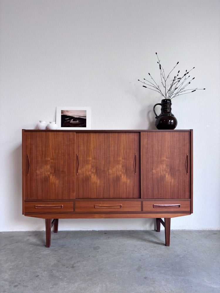 
                  
                    Vintage strak highboard teak - LOUI.STORE
                  
                