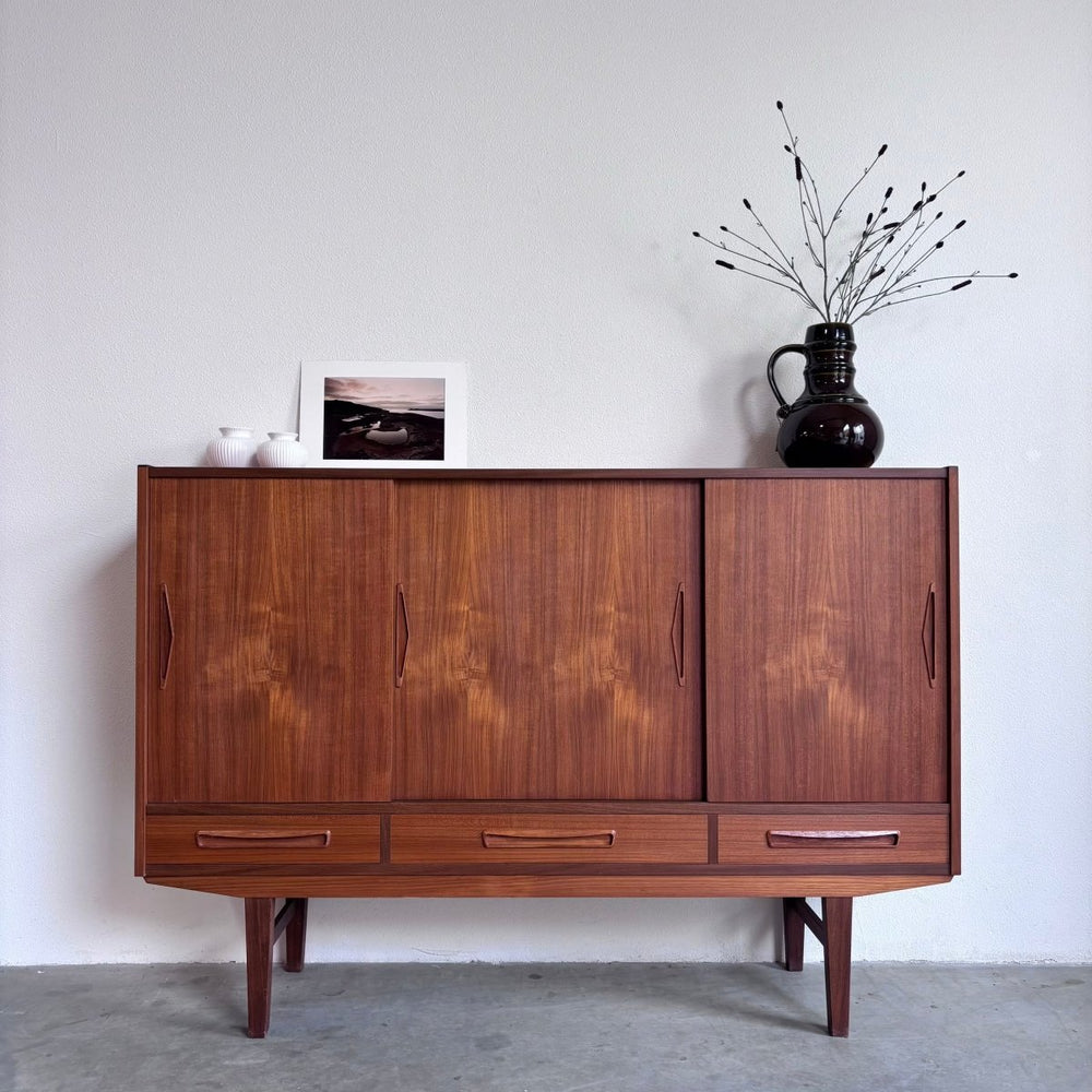 Vintage strak highboard teak - LOUI.STORE