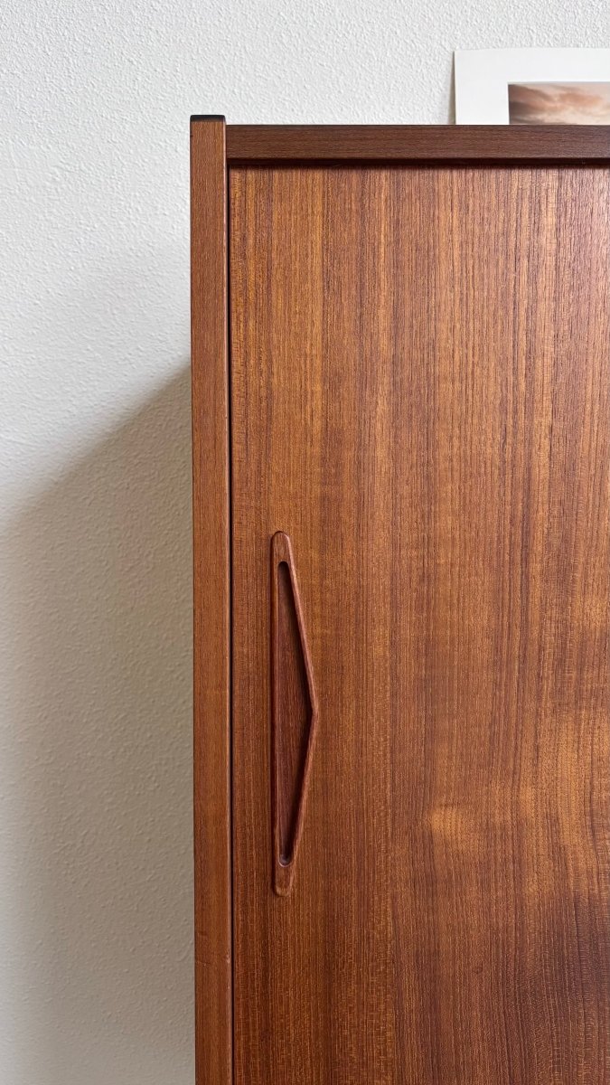 
                  
                    Vintage strak highboard teak - LOUI.STORE
                  
                