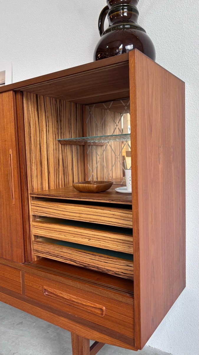 
                  
                    Vintage strak highboard teak - LOUI.STORE
                  
                