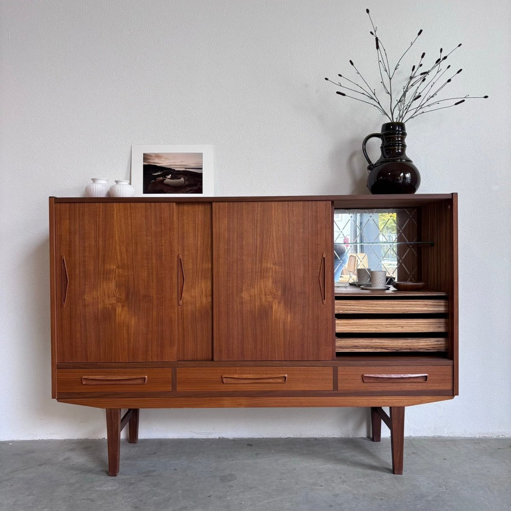 
                  
                    Vintage strak highboard teak - LOUI.STORE
                  
                