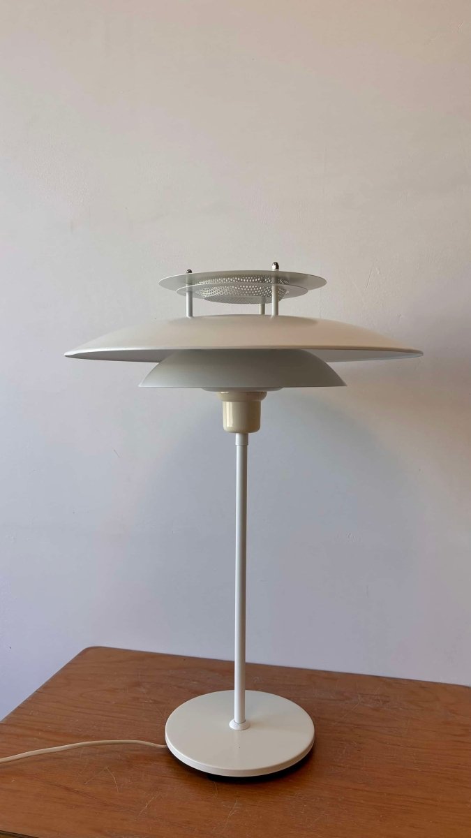 
                  
                    Vintage tafellamp schalen - LOUI.STORE
                  
                