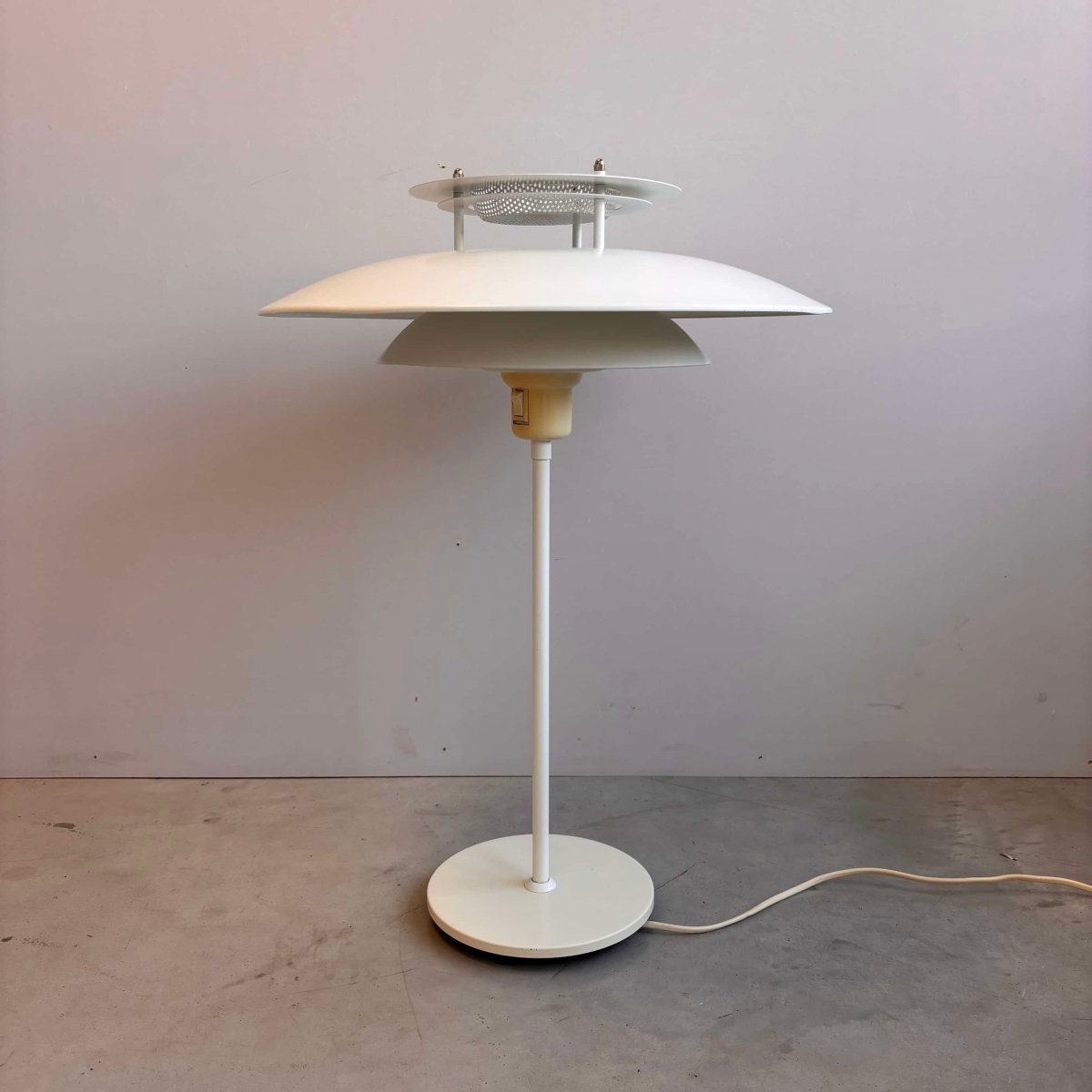 
                  
                    Vintage tafellamp schalen - LOUI.STORE
                  
                