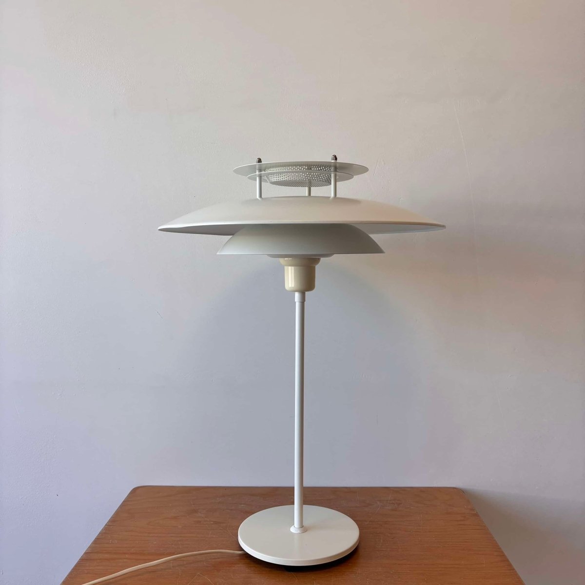 
                  
                    Vintage tafellamp schalen - LOUI.STORE
                  
                