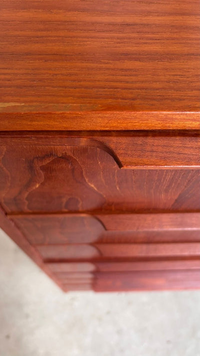 
                  
                    Vintage tallboy ladekast 8 lange greep - LOUI.STORE
                  
                