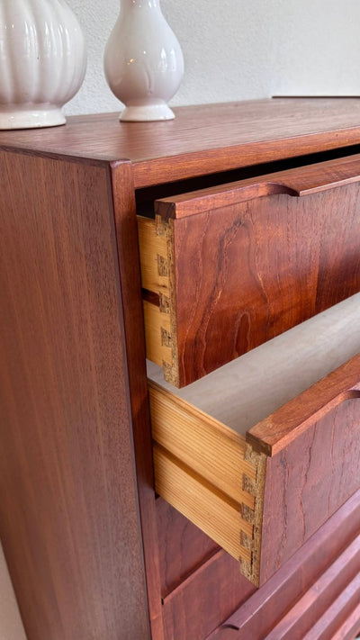 
                  
                    Vintage tallboy ladekast 8 lange greep - LOUI.STORE
                  
                