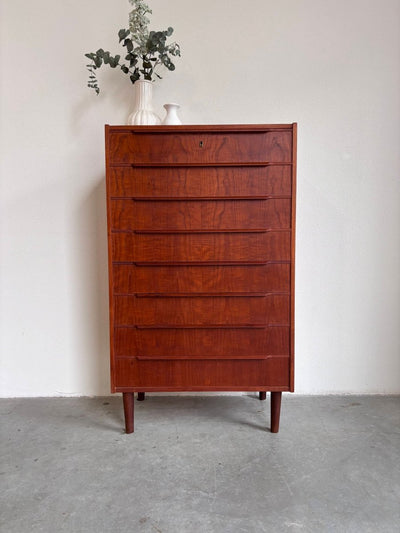 
                  
                    Vintage tallboy ladekast 8 lange greep - LOUI.STORE
                  
                