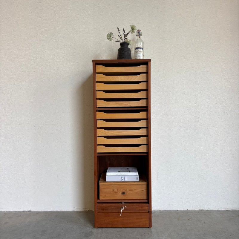 Vintage tambour kast teak 134cm hoog - LOUI.STORE