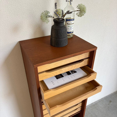 
                  
                    Vintage tambour kast teak 134cm hoog - LOUI.STORE
                  
                