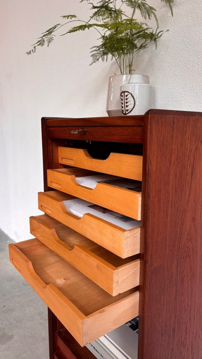 
                  
                    Vintage tambour kast teak - LOUI.STORE
                  
                