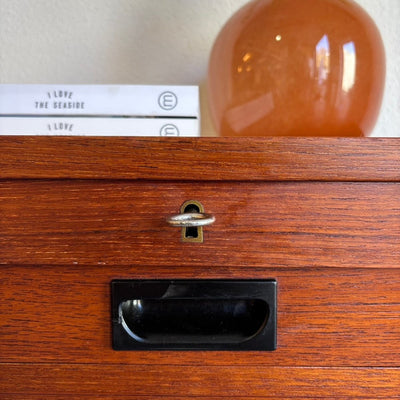 
                  
                    Vintage tambour kast teak - LOUI.STORE
                  
                