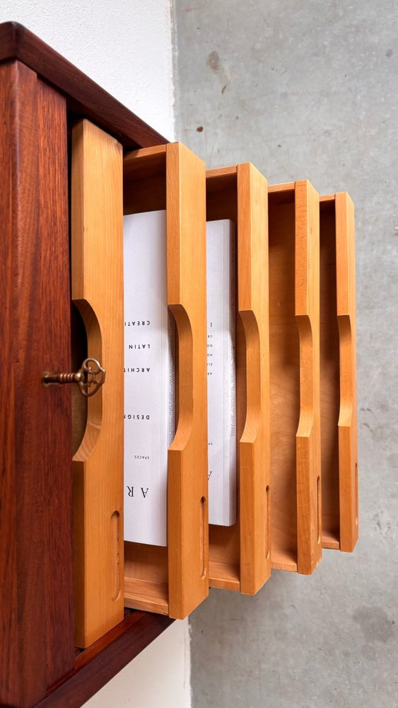 
                  
                    Vintage tambour kast teak - LOUI.STORE
                  
                