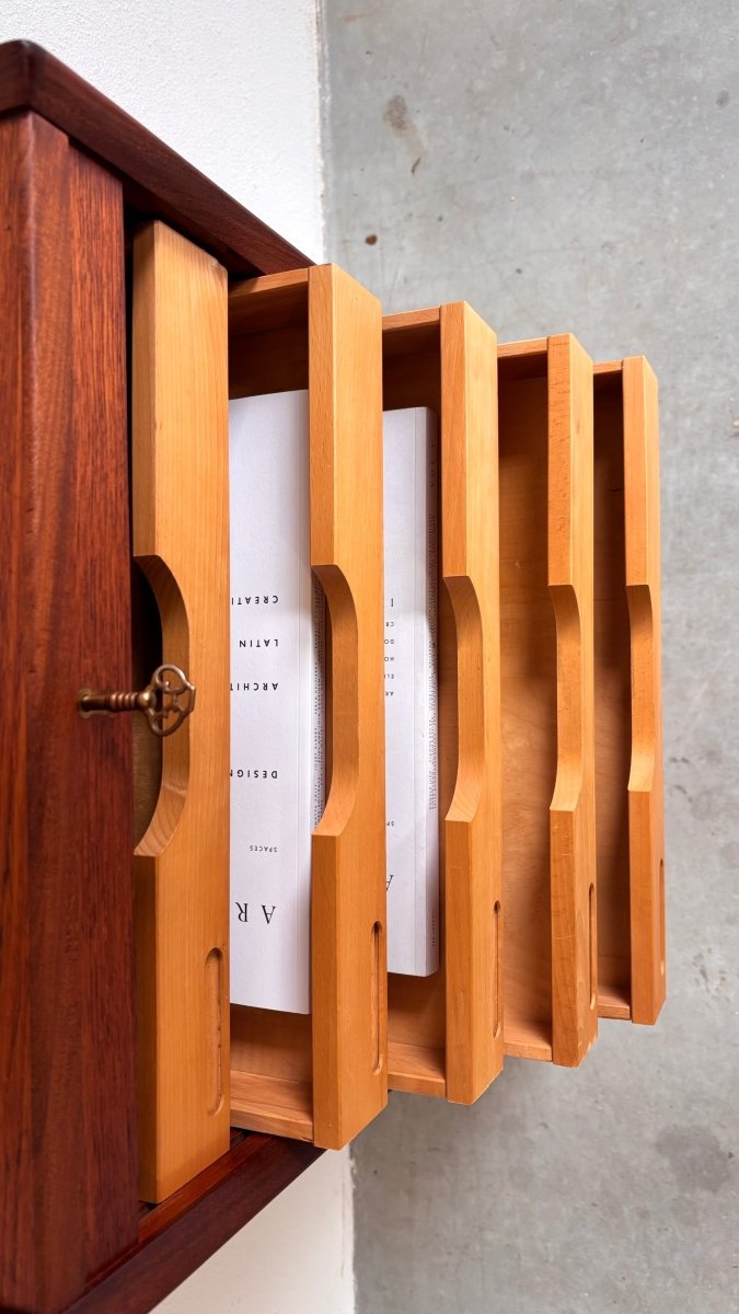 
                  
                    Vintage tambour kast teak - LOUI.STORE
                  
                