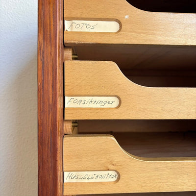 
                  
                    Vintage tambour kast teak - LOUI.STORE
                  
                