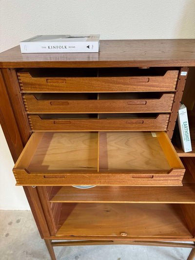 
                  
                    Vintage tambour kast teak - LOUI.STORE
                  
                