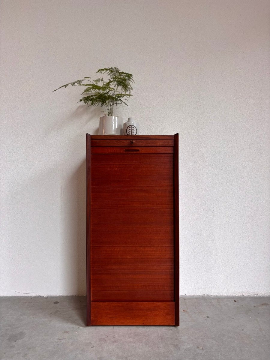 
                  
                    Vintage tambour kast teak - LOUI.STORE
                  
                