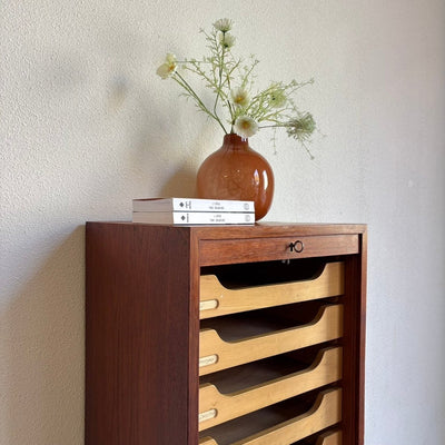
                  
                    Vintage tambour kast teak - LOUI.STORE
                  
                