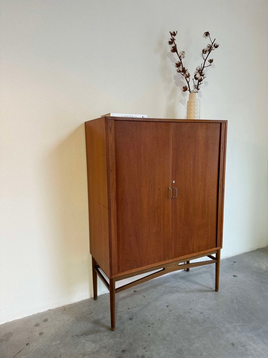 Vintage tambour kast teak - LOUI.STORE