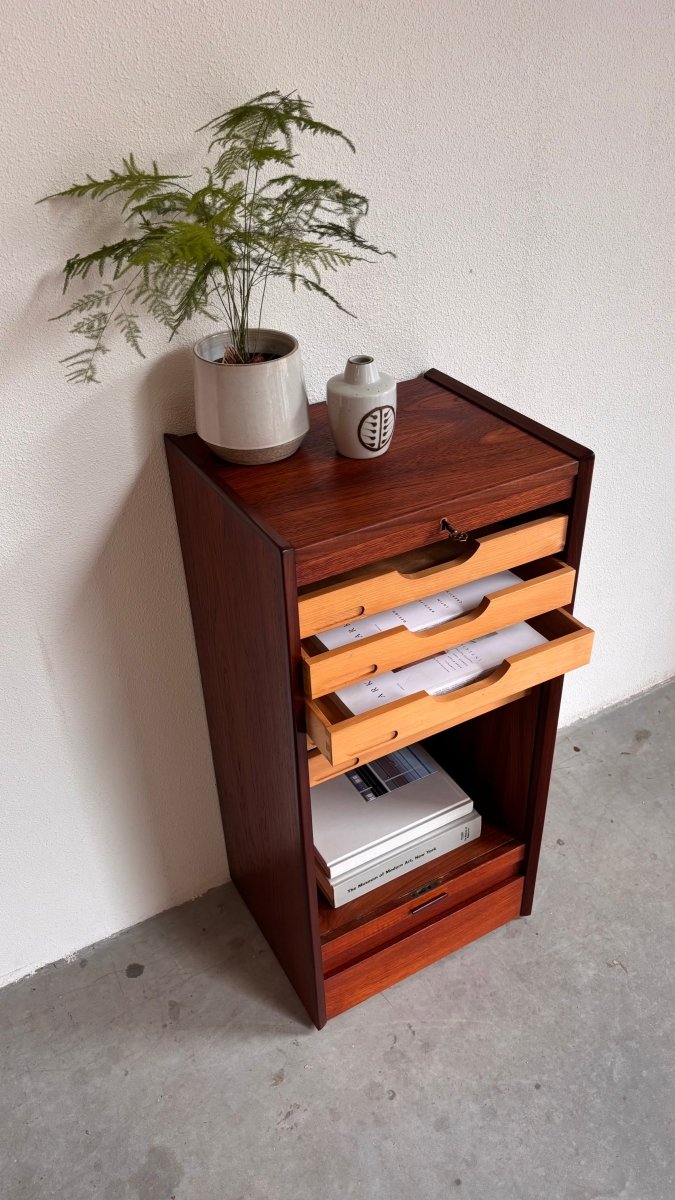 
                  
                    Vintage tambour kast teak - LOUI.STORE
                  
                