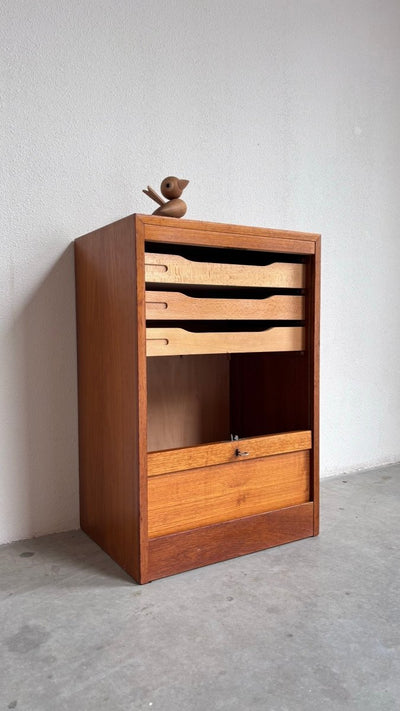 
                  
                    Vintage tambour kastje teak - LOUI.STORE
                  
                