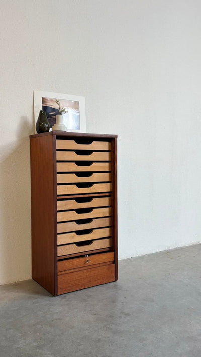 
                  
                    Vintage tambourkast teak hoog - LOUI.STORE
                  
                