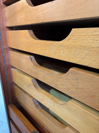 
                  
                    Vintage tambourkast teak hoog - LOUI.STORE
                  
                