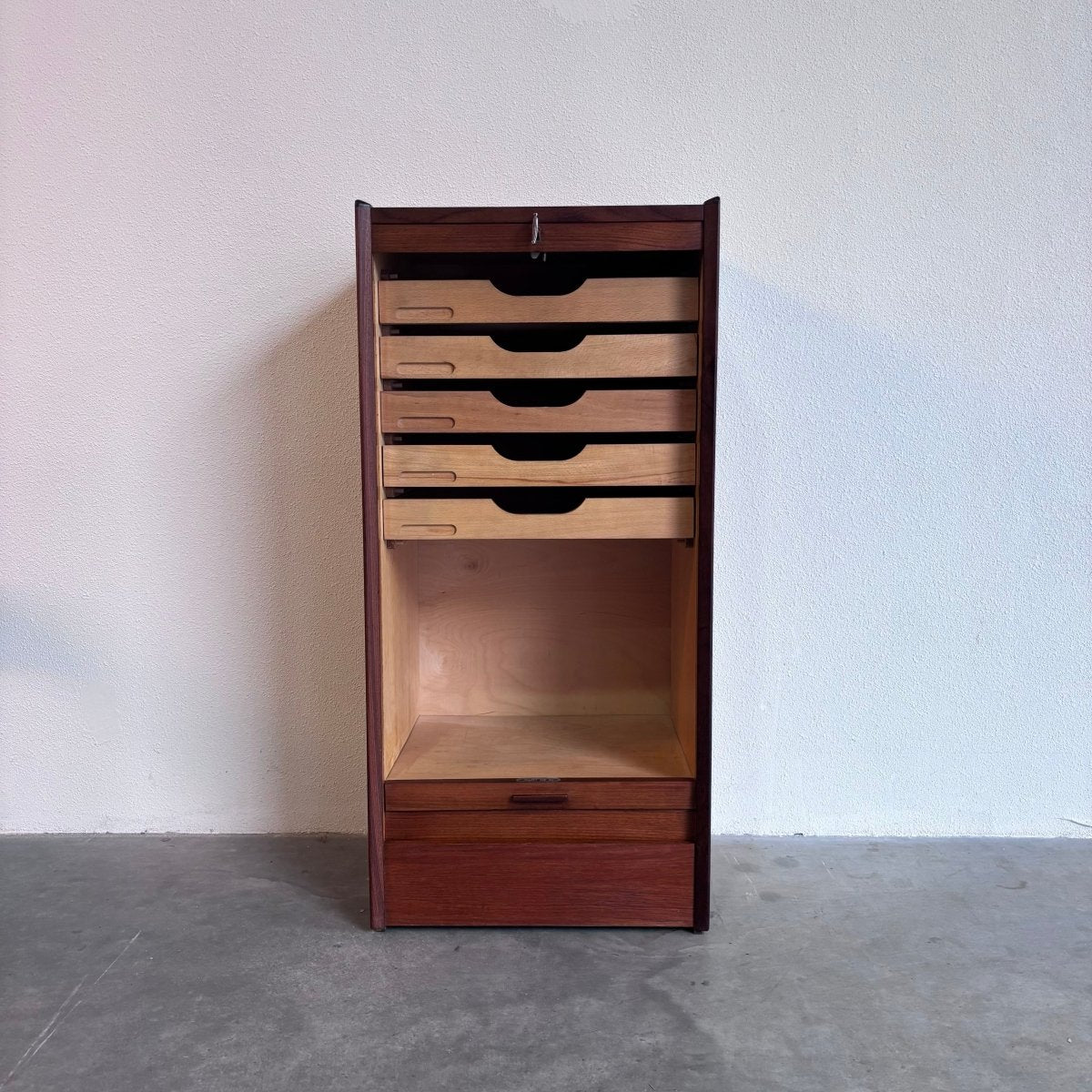 
                  
                    Vintage tambourkast teak - LOUI.STORE
                  
                