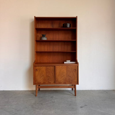 
                  
                    Vintage teak boekenkast Johannes Sorth-Nexø Møbelfabrik - LOUI
                  
                