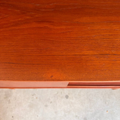 
                  
                    Vintage teak boekenkast Johannes Sorth-Nexø Møbelfabrik - LOUI
                  
                