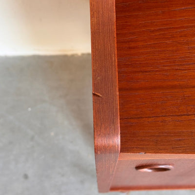 
                  
                    Vintage teak boekenkast Johannes Sorth-Nexø Møbelfabrik - LOUI
                  
                