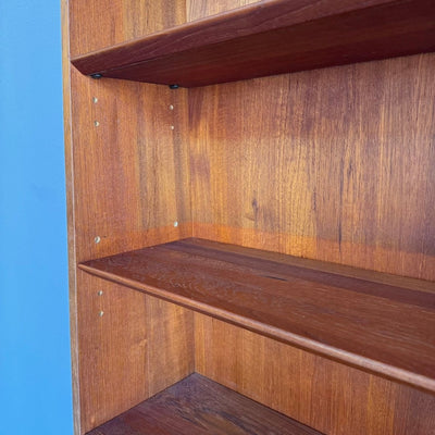 
                  
                    Vintage teak boekenkast Johannes Sorth-Nexø Møbelfabrik - LOUI
                  
                