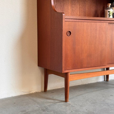 
                  
                    Vintage teak boekenkast Johannes Sorth-Nexø Møbelfabrik - LOUI
                  
                