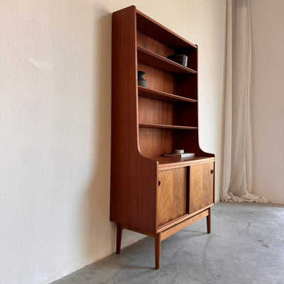
                  
                    Vintage teak boekenkast Johannes Sorth-Nexø Møbelfabrik - LOUI
                  
                