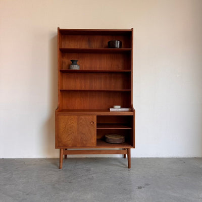 
                  
                    Vintage teak boekenkast Johannes Sorth-Nexø Møbelfabrik - LOUI
                  
                