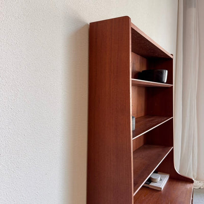 
                  
                    Vintage teak boekenkast Johannes Sorth-Nexø Møbelfabrik - LOUI
                  
                