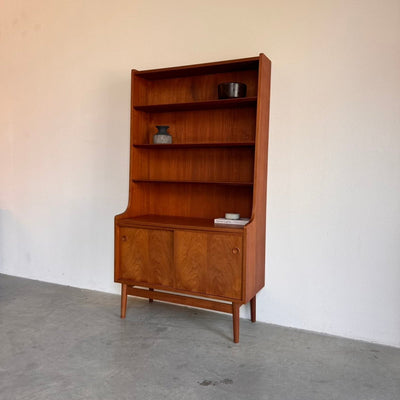 
                  
                    Vintage teak boekenkast Johannes Sorth-Nexø Møbelfabrik - LOUI
                  
                