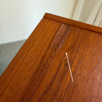 
                  
                    Vintage teak boekenkast met schuifdeuren - LOUI
                  
                