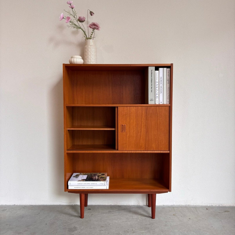 Vintage teak boekenkast schuifdeurtjes - LOUI.STORE