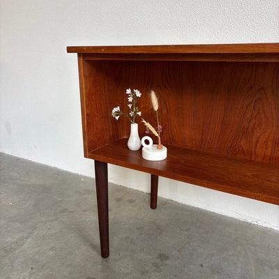 
                  
                    Vintage teak bureau 2x ladeblok - LOUI.STORE
                  
                