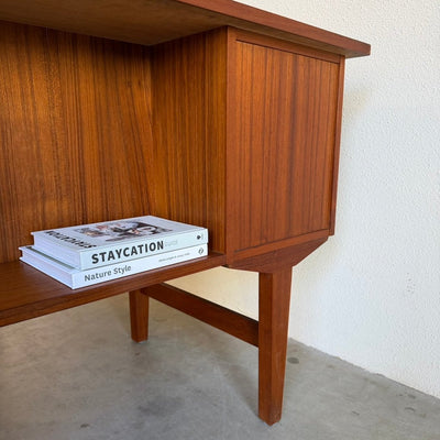 
                  
                    Vintage teak bureau met 7 lades - LOUI
                  
                