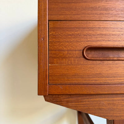 
                  
                    Vintage teak bureau met 7 lades - LOUI
                  
                