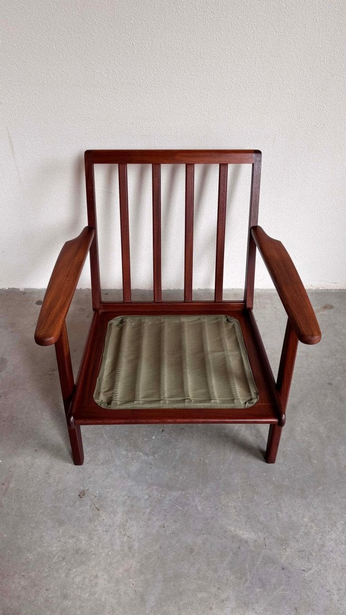 
                  
                    Vintage teak fauteuil beige - LOUI.STORE
                  
                