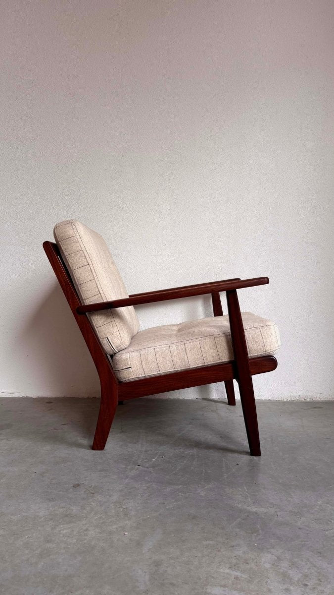 
                  
                    Vintage teak fauteuil beige - LOUI.STORE
                  
                