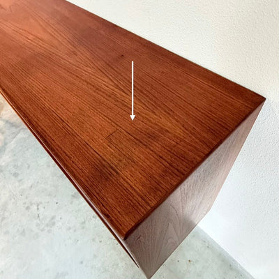 
                  
                    Vintage teak highboard Kjærnulf schuifdeuren - LOUI
                  
                